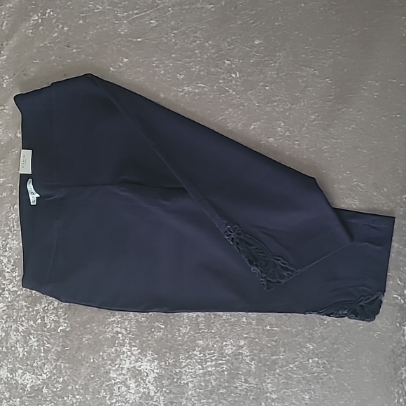cleo, Size Large Petite, Navy Capris - Picture 4 of 5